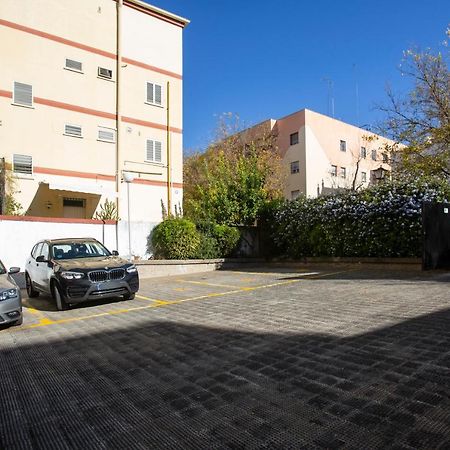 Borbolla Sevilla Urban - Parking Kültér fotó